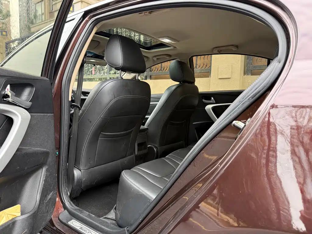 Emgrand Sedan Million 1.5 L CVT Upward