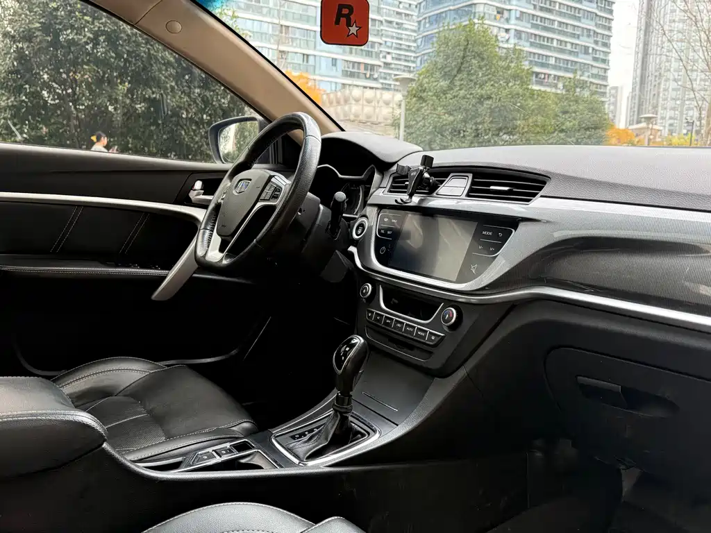 Emgrand Sedan Million 1.5 L CVT Upward