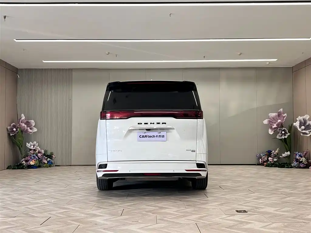 Denza D9 DM-i Smart Drive 1020 4 WD Premium