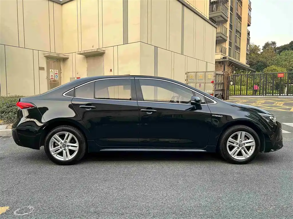 Levin Dual Engine 1.8 H E-CVT Luxury