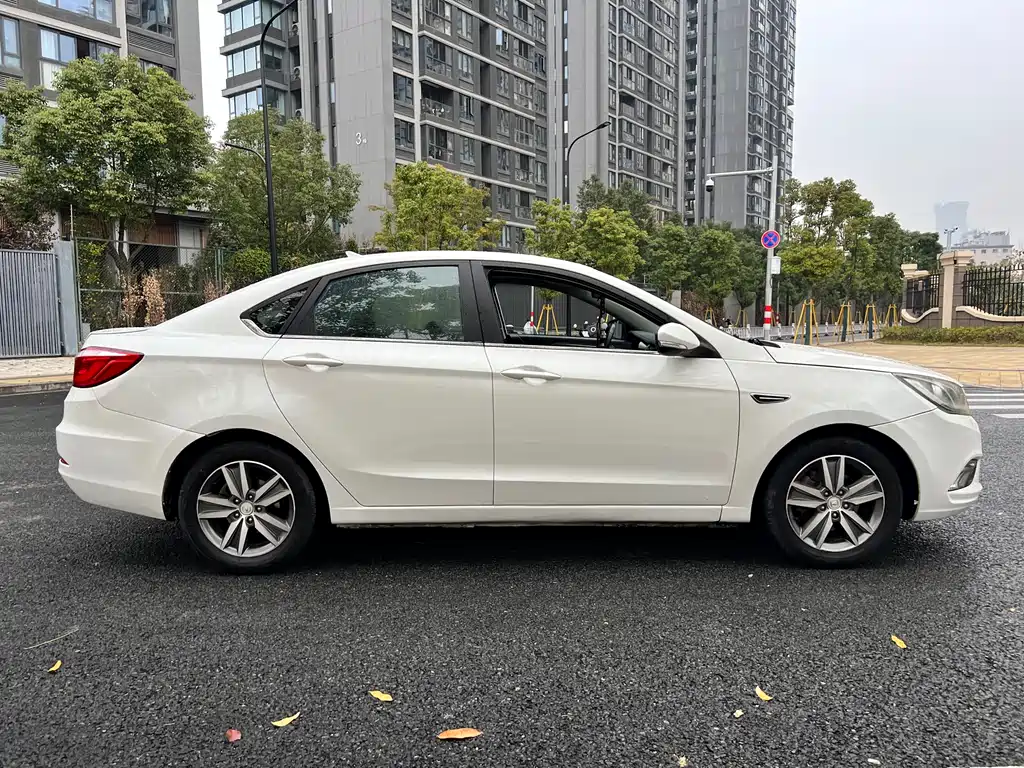 Eado 1.6 L Auto Style