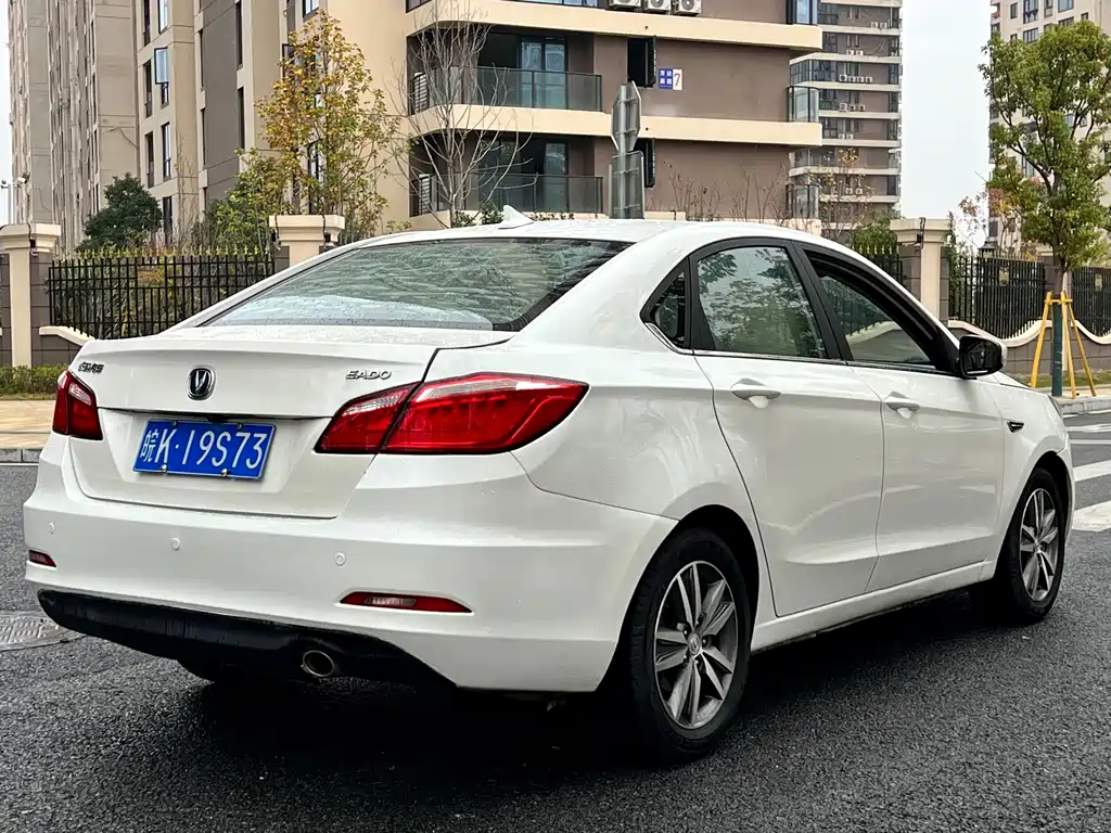 Eado 1.6 L Auto Style