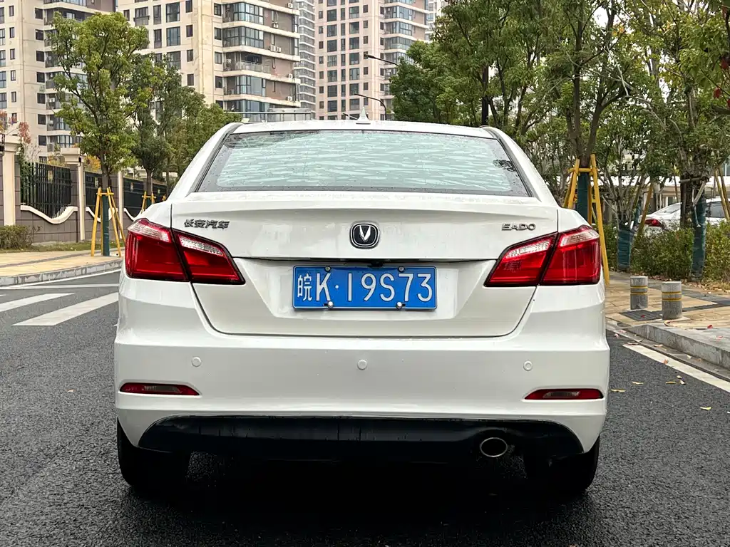 Eado 1.6 L Auto Style