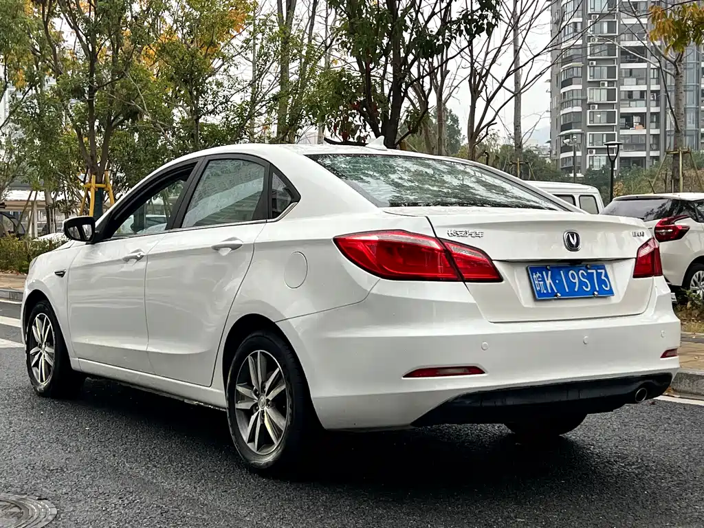 Eado 1.6 L Auto Style