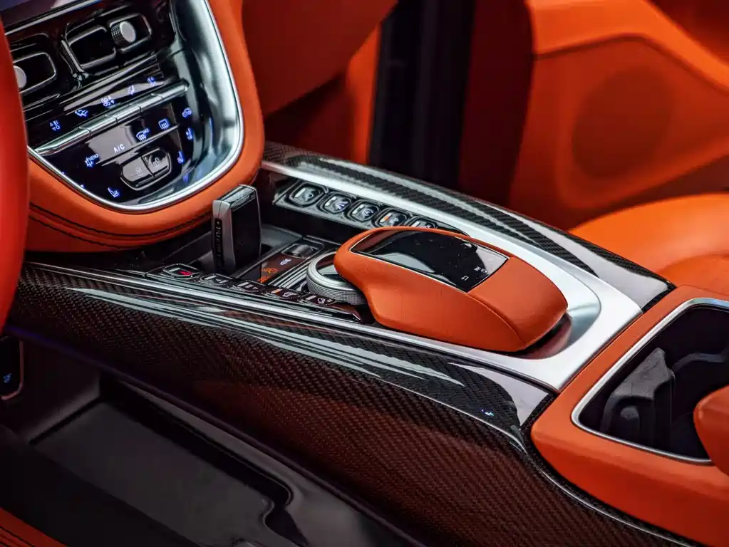 Aston Martin DBX 4.0 T V8 Silk Road Swan