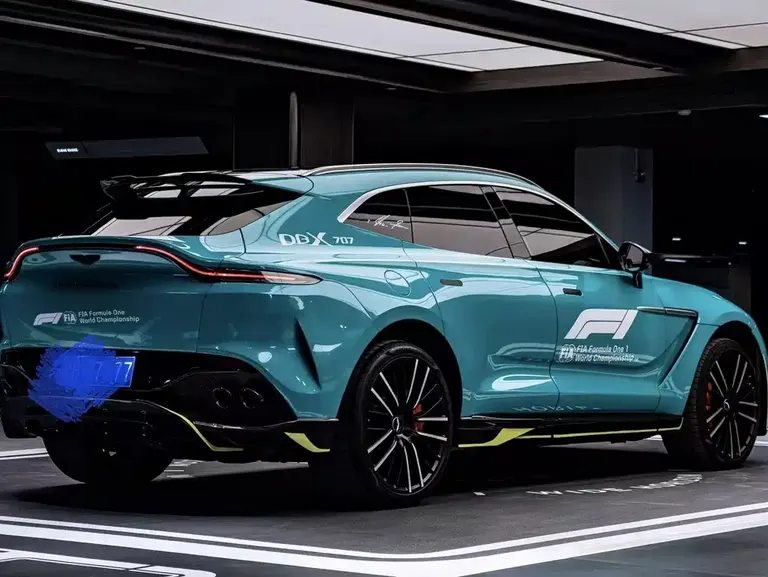 Aston Martin DBX 4.0 T V8 Silk Road Swan