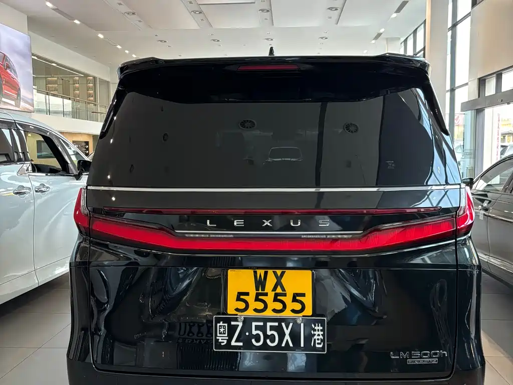 Lexus LM 500 h 6-seat Supreme