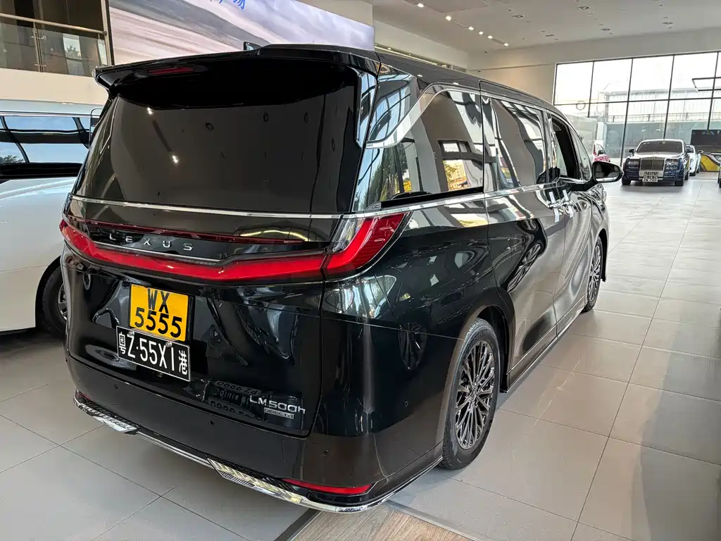 Lexus LM 500 h 6-seat Supreme