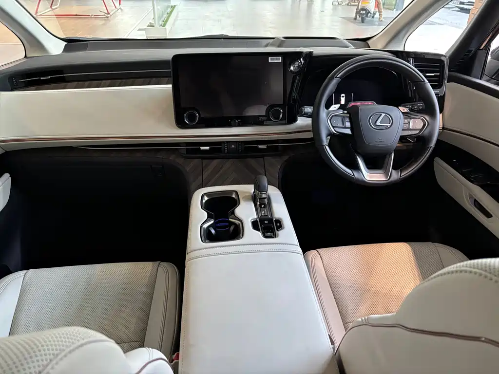 Lexus LM 500 h 6-seat Supreme