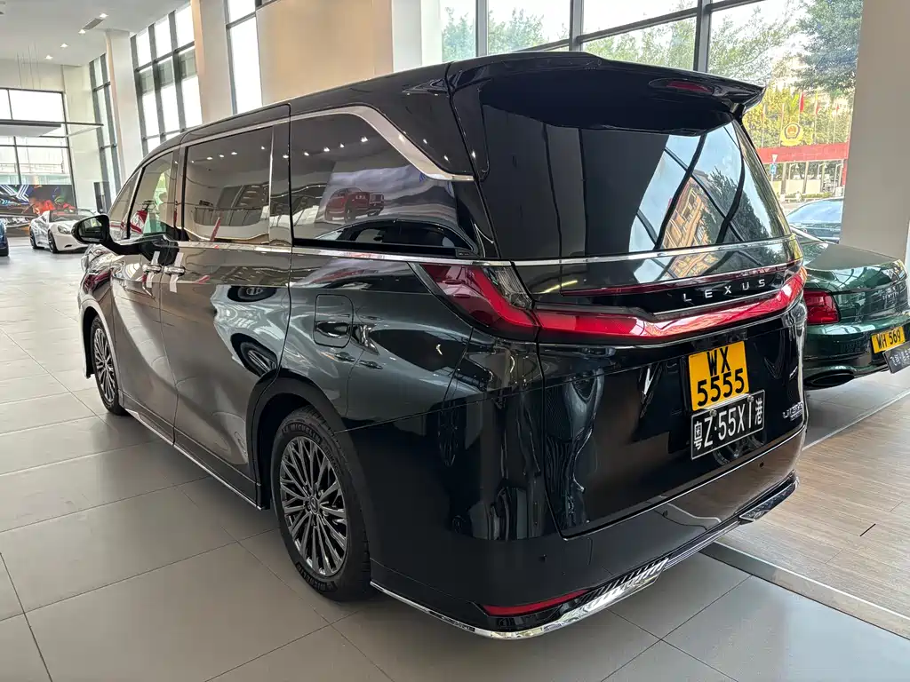 Lexus LM 500 h 6-seat Supreme