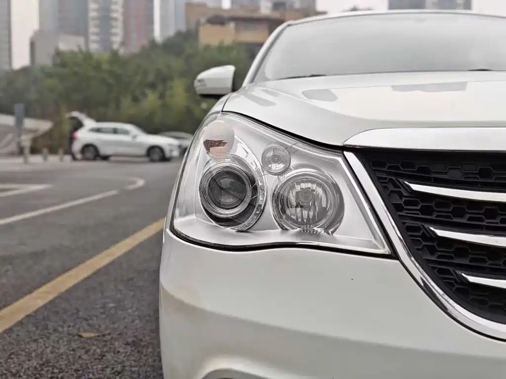 Dongfeng Fengshen A60 1.6 L Auto Luxury