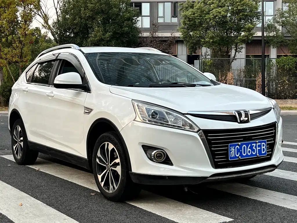 URX 6 SUV 1.8 T Fashion