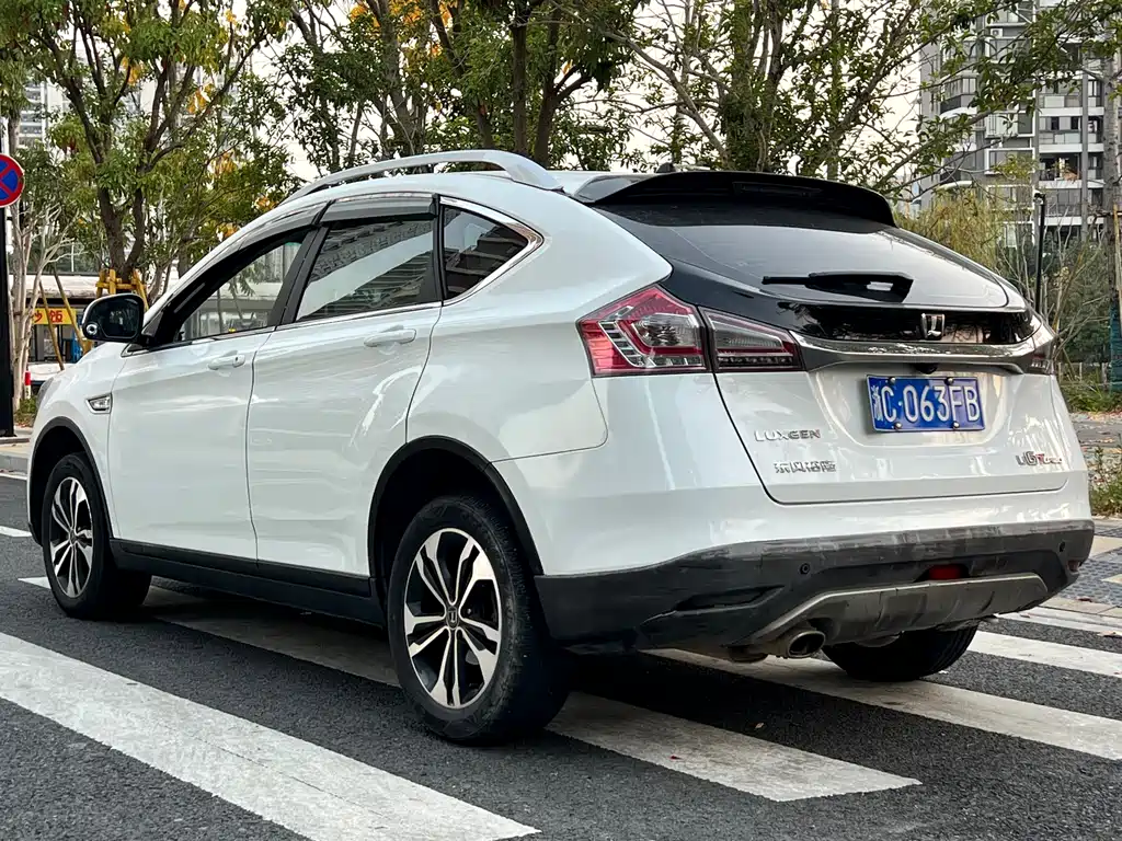 URX 6 SUV 1.8 T Fashion