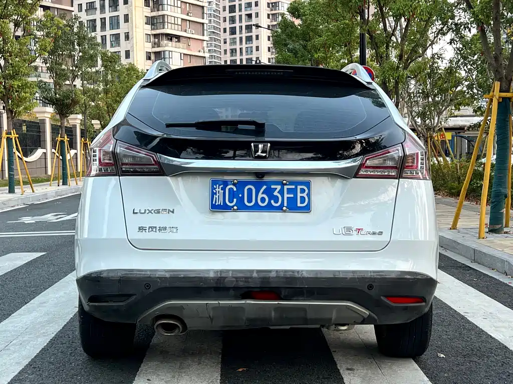 URX 6 SUV 1.8 T Fashion