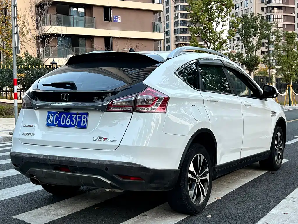 URX 6 SUV 1.8 T Fashion