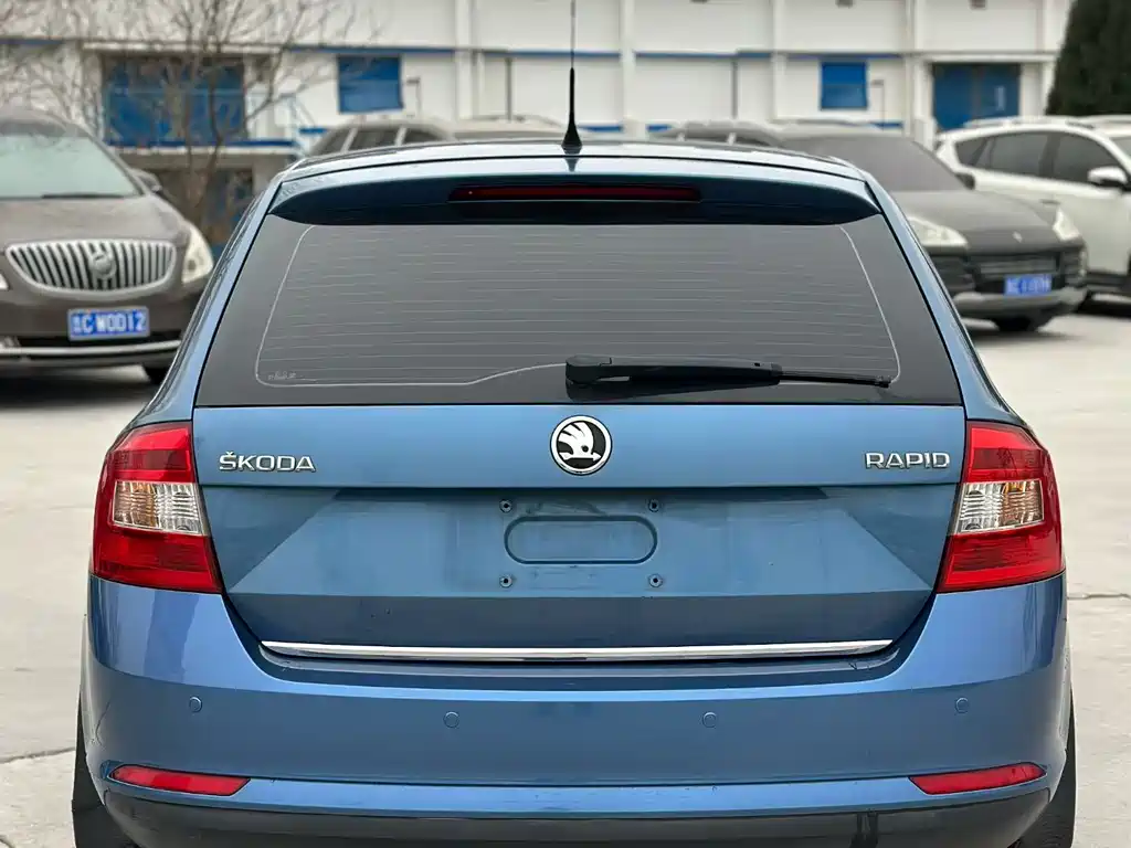 Rapid Spaceback Facelift 1.6 L Auto Forward