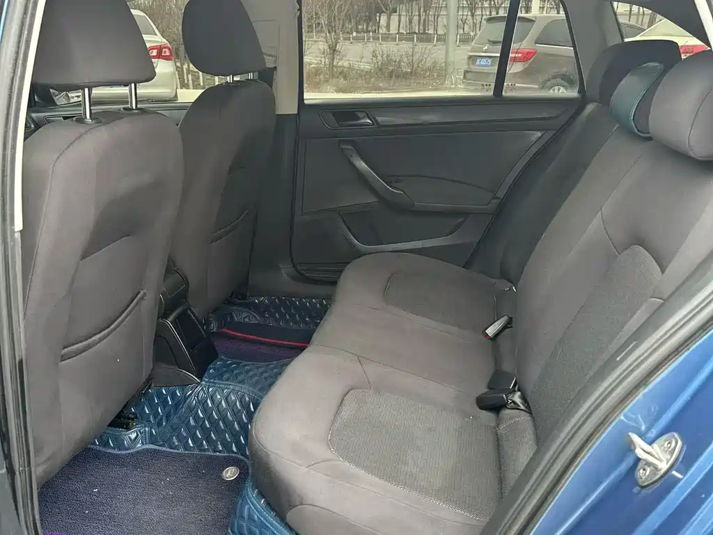 Rapid Spaceback Facelift 1.6 L Auto Forward