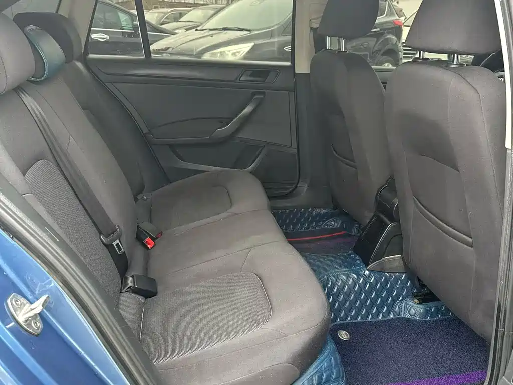 Rapid Spaceback Facelift 1.6 L Auto Forward