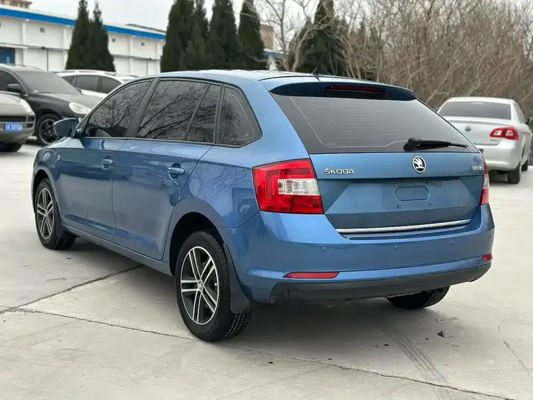Skoda Rapid Spaceback Facelift 1.6 L Auto Forward