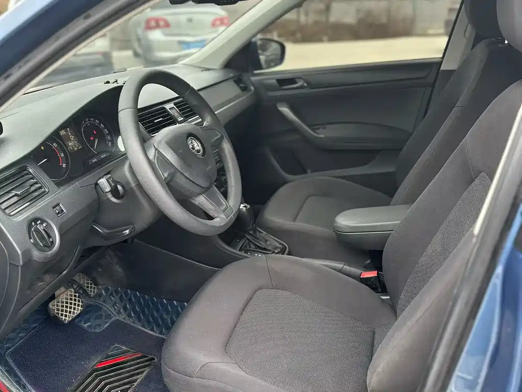 Rapid Spaceback Facelift 1.6 L Auto Forward