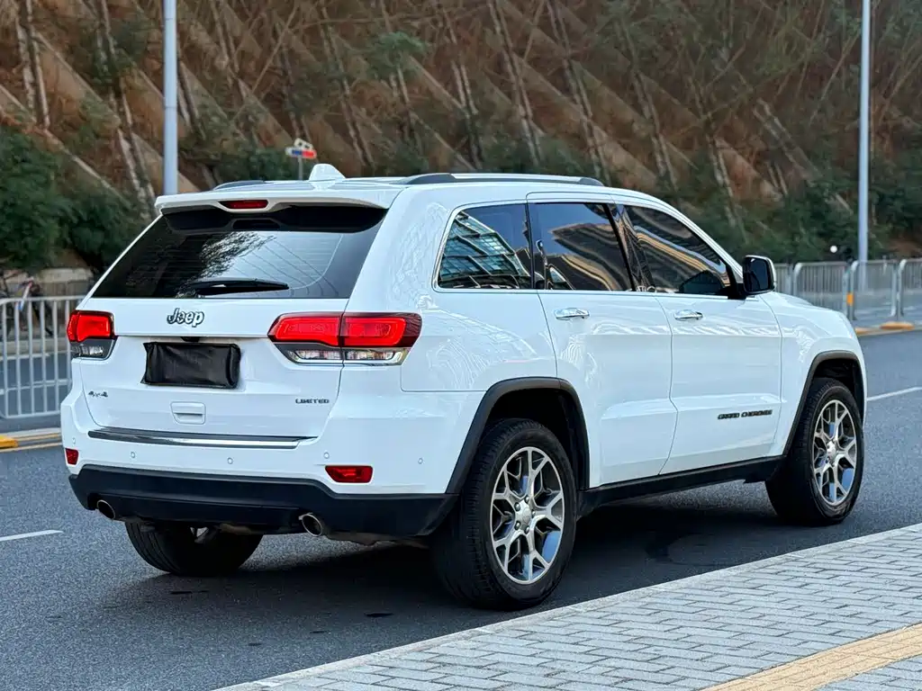 Grand Cherokee (Import) 3.0 L 80 Anniversary
