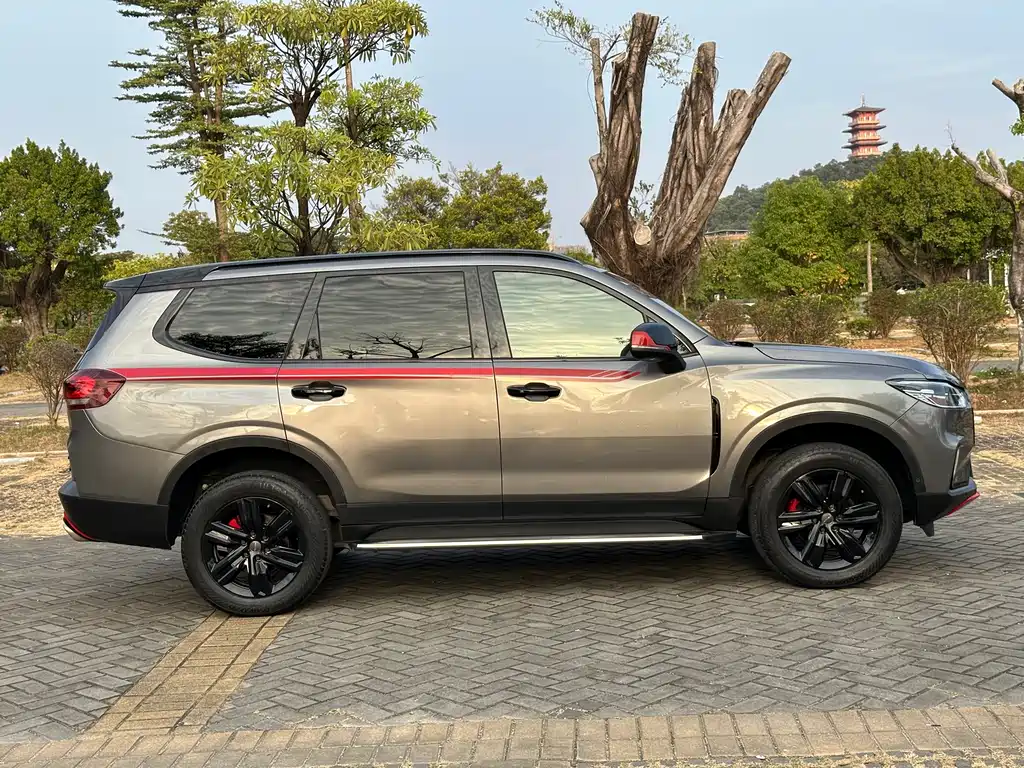 Maxus D90 Pro 2.0 T Gasoline 4 WD Flagship 6-seat