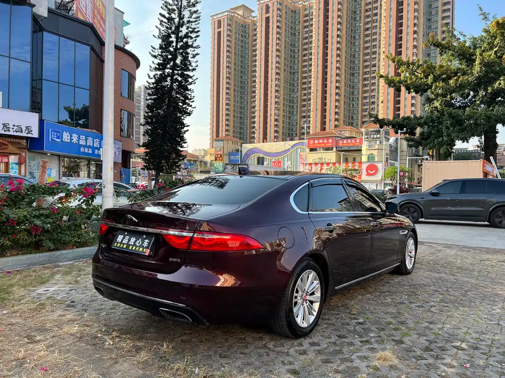 Jaguar XFL XFL 2.0 T 240 PS Luxury