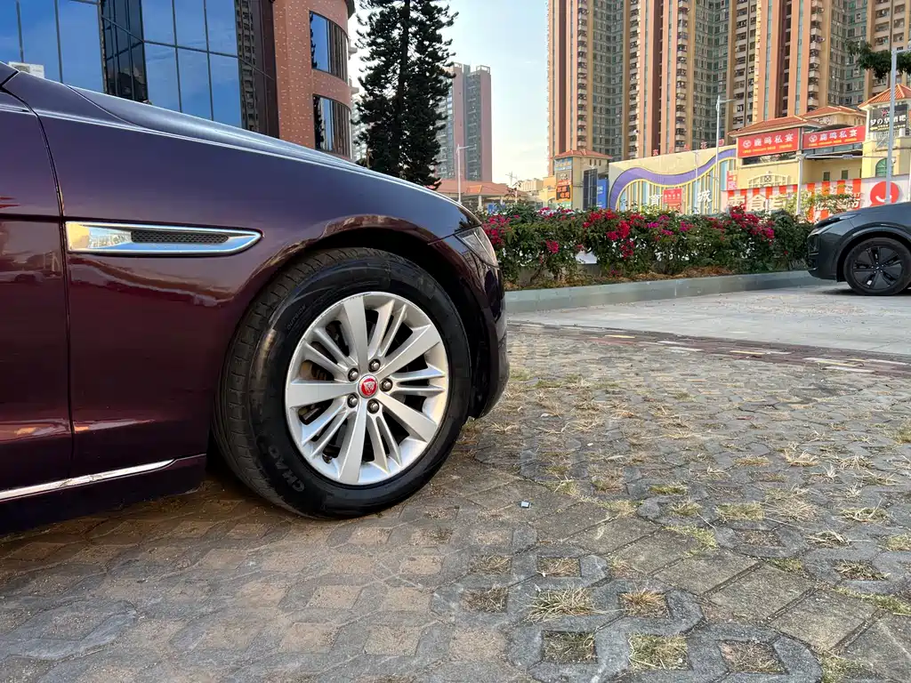Jaguar XFL XFL 2.0 T 240 PS Luxury