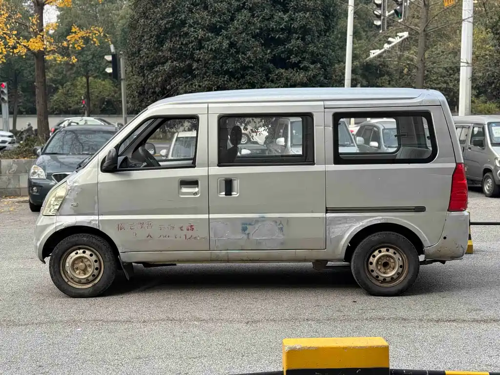 Wuling Rongguang 1.2 L Basic