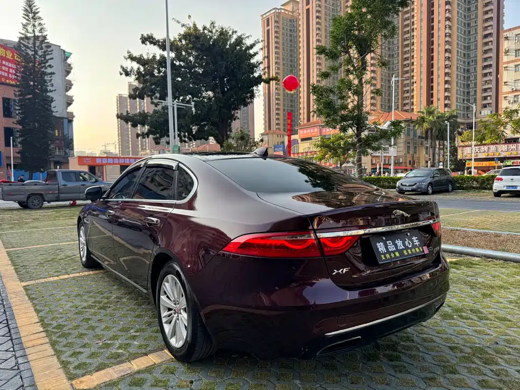 Jaguar XFL XFL 2.0 T 240 PS Luxury