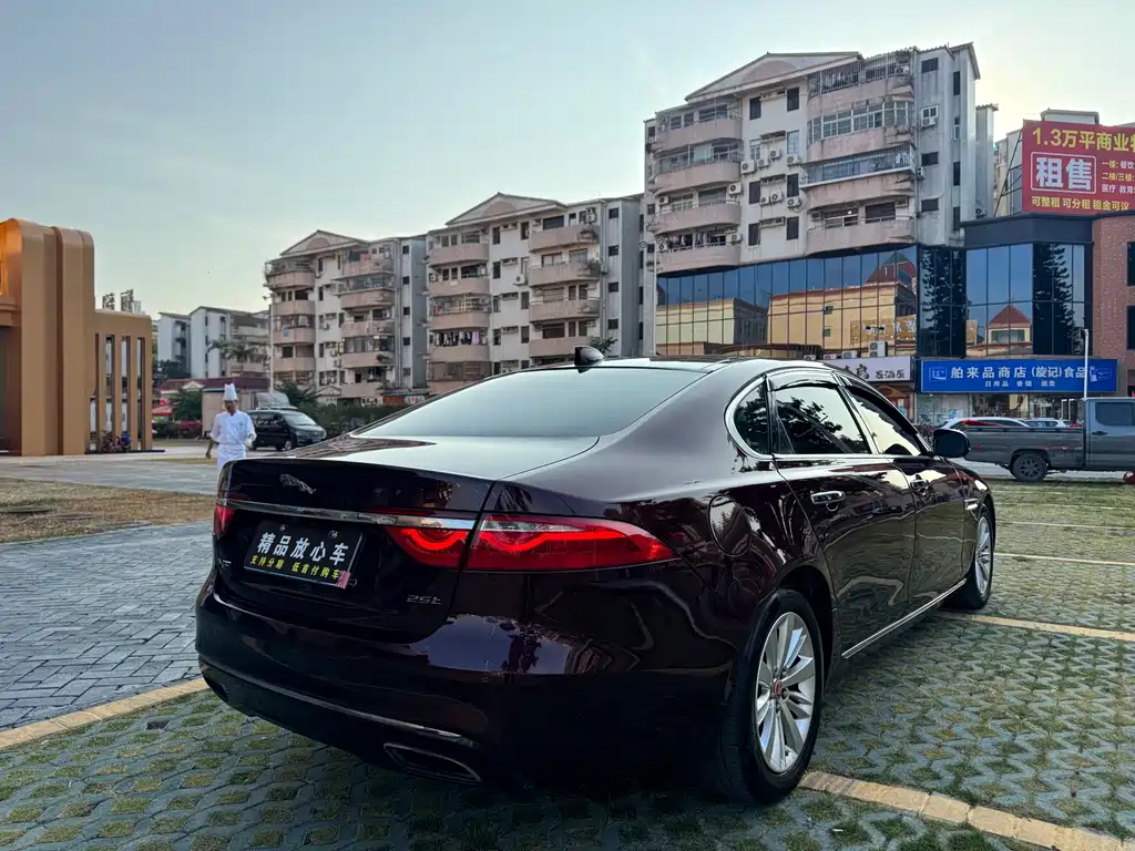 Jaguar XFL XFL 2.0 T 240 PS Luxury