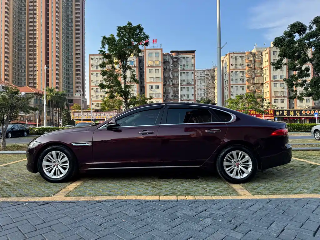 Jaguar XFL XFL 2.0 T 240 PS Luxury