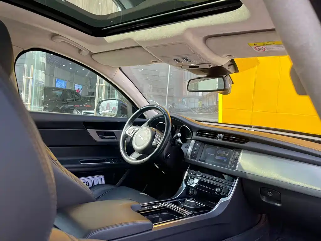 Jaguar XFL XFL 2.0 T 200 PS Luxury