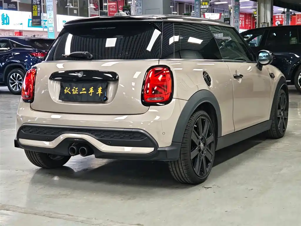 MINI 2.0 T COOPER S Artist