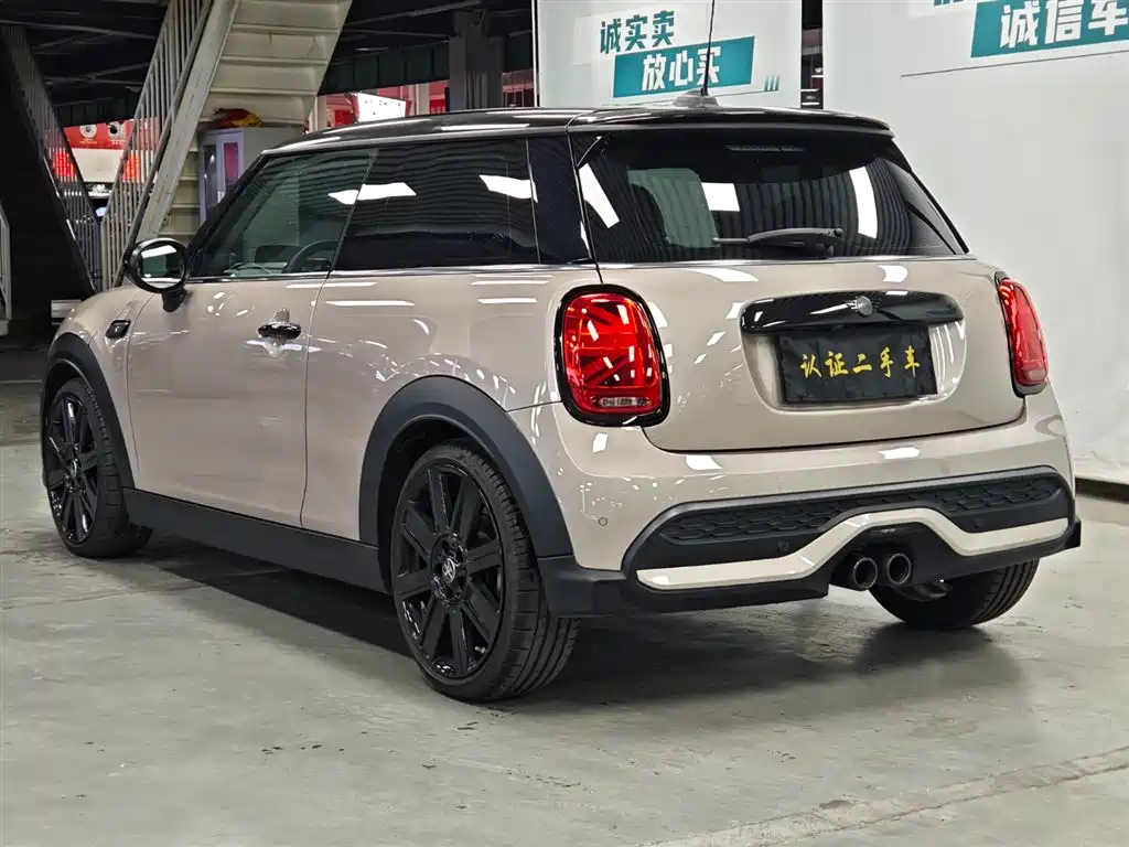 MINI 2.0 T COOPER S Artist