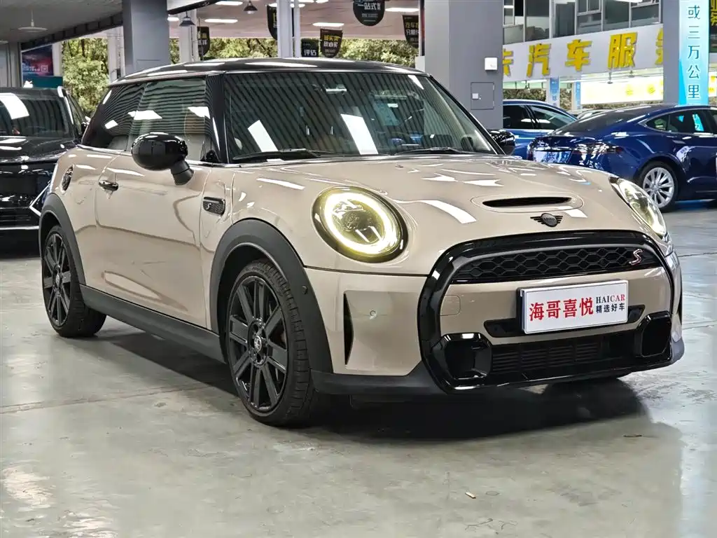 MINI 2.0 T COOPER S Artist