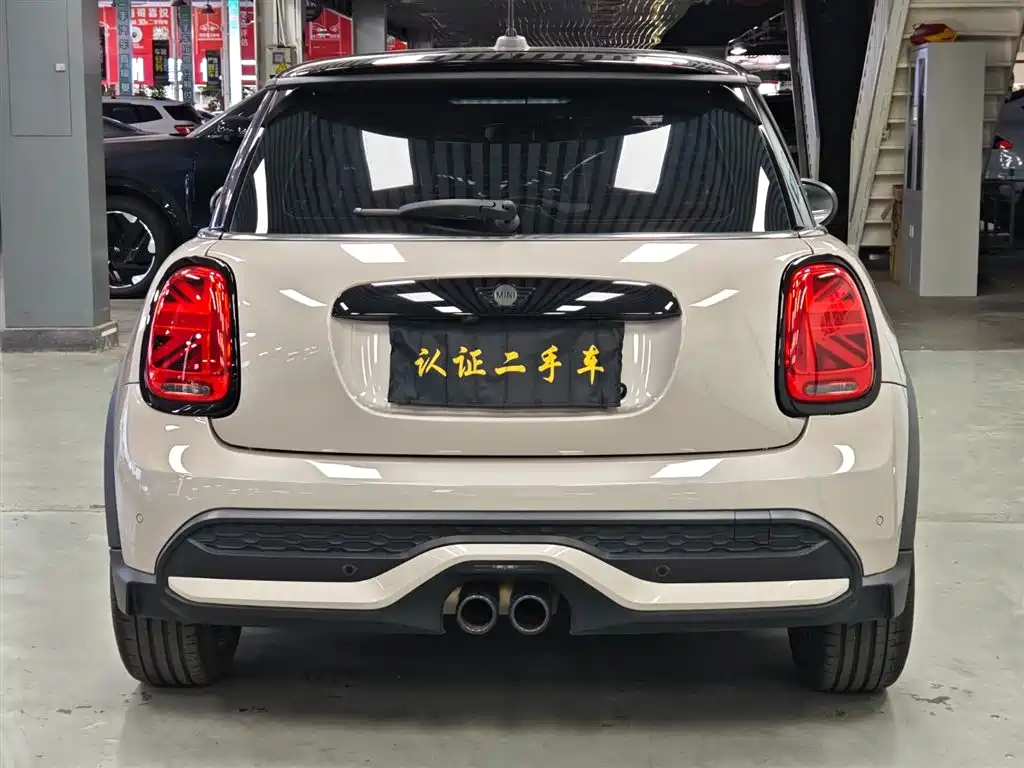 MINI 2.0 T COOPER S Artist
