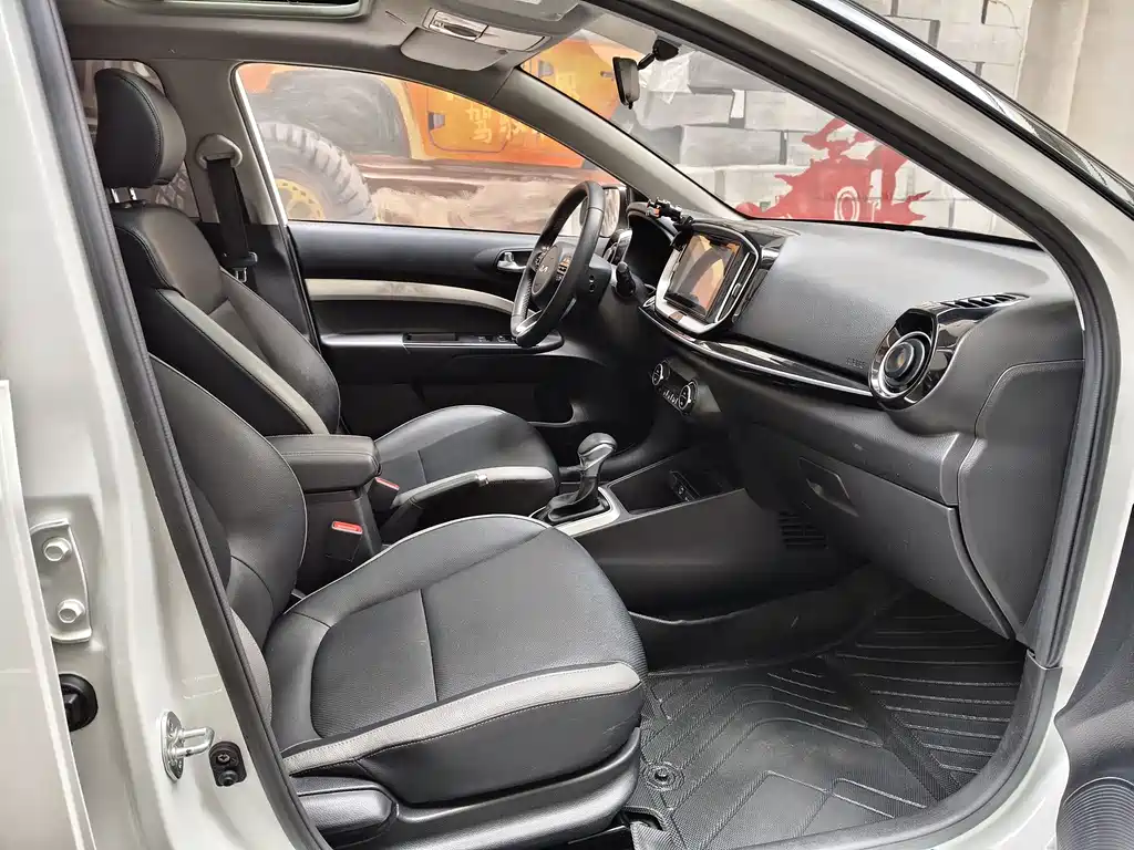 Stonic 1.4 L CVT Sunroof