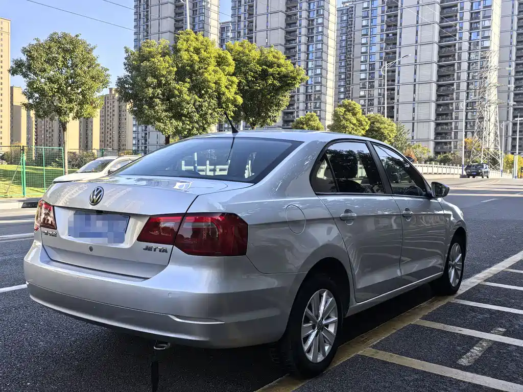 Jetta 1.6 L Auto Luxury