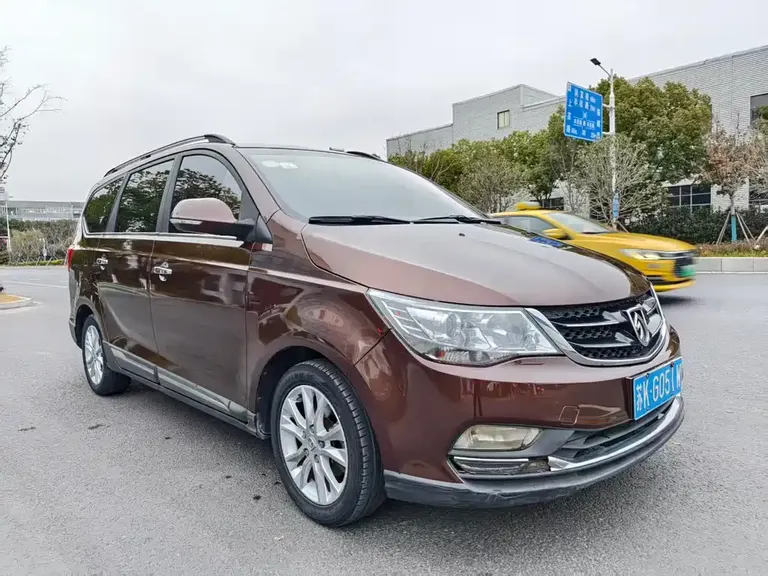 Baojun 730 1.5 L Manual Comfort 7-seat CN-V