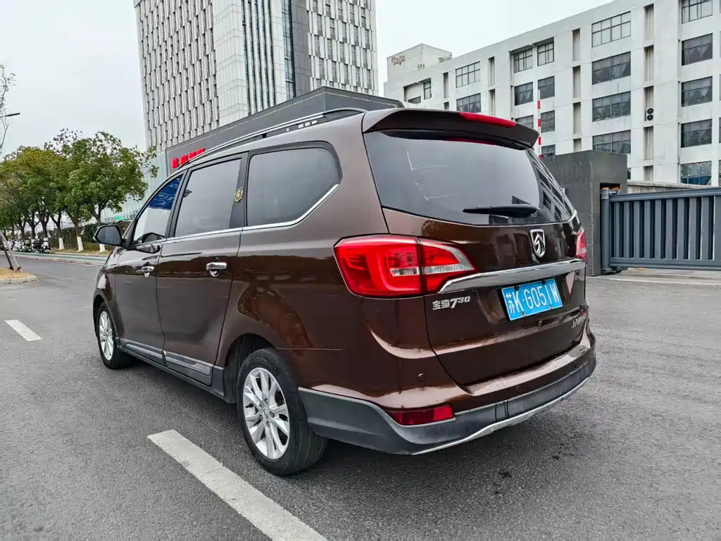 Baojun 730 1.5 L Manual Comfort 7-seat CN-V