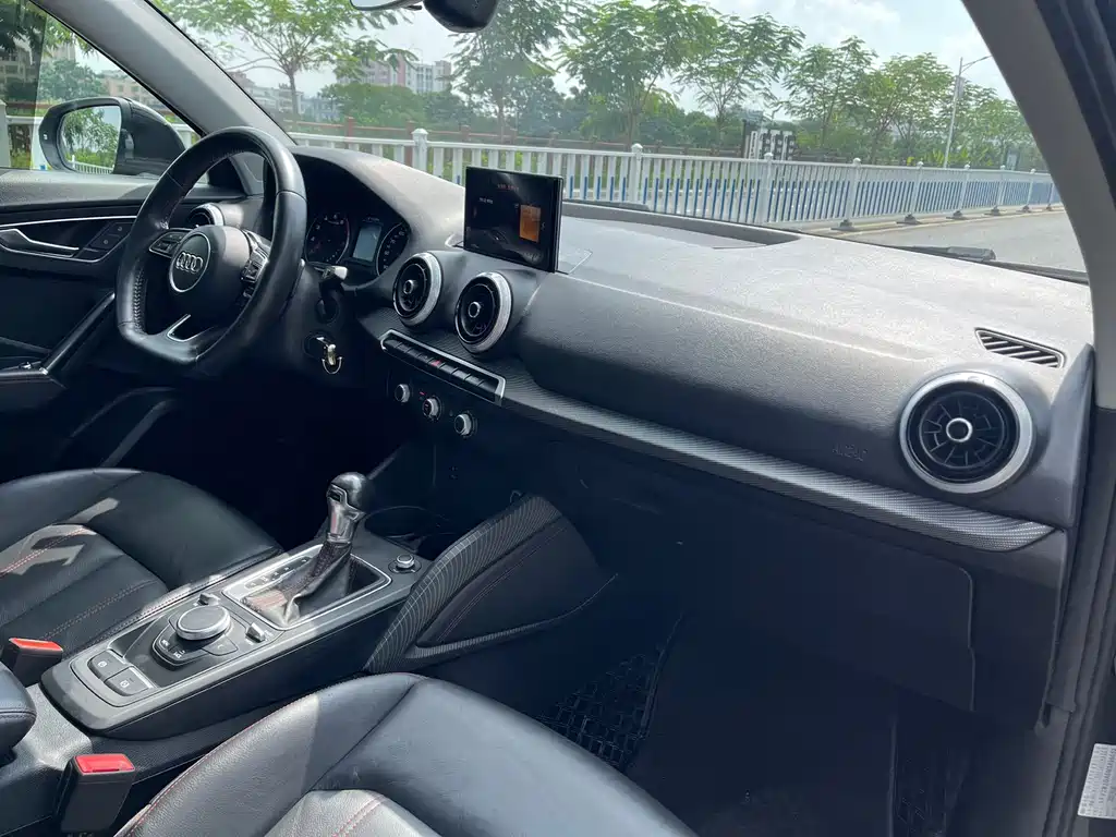 Audi Q2 L 35 TFSI Progressive Dynamic