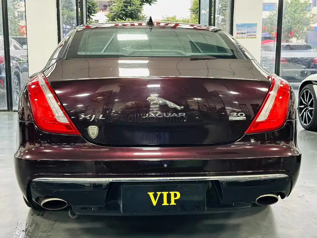 Jaguar XJ XJL 2.0 T 2 WD Graceful Business