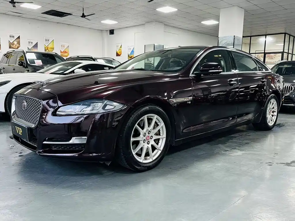 Jaguar XJ XJL 2.0 T 2 WD Graceful Business