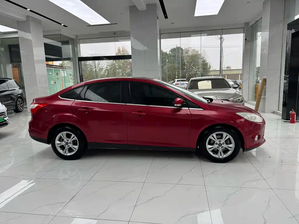Focus Sedan 1.6 L Auto Distinguished