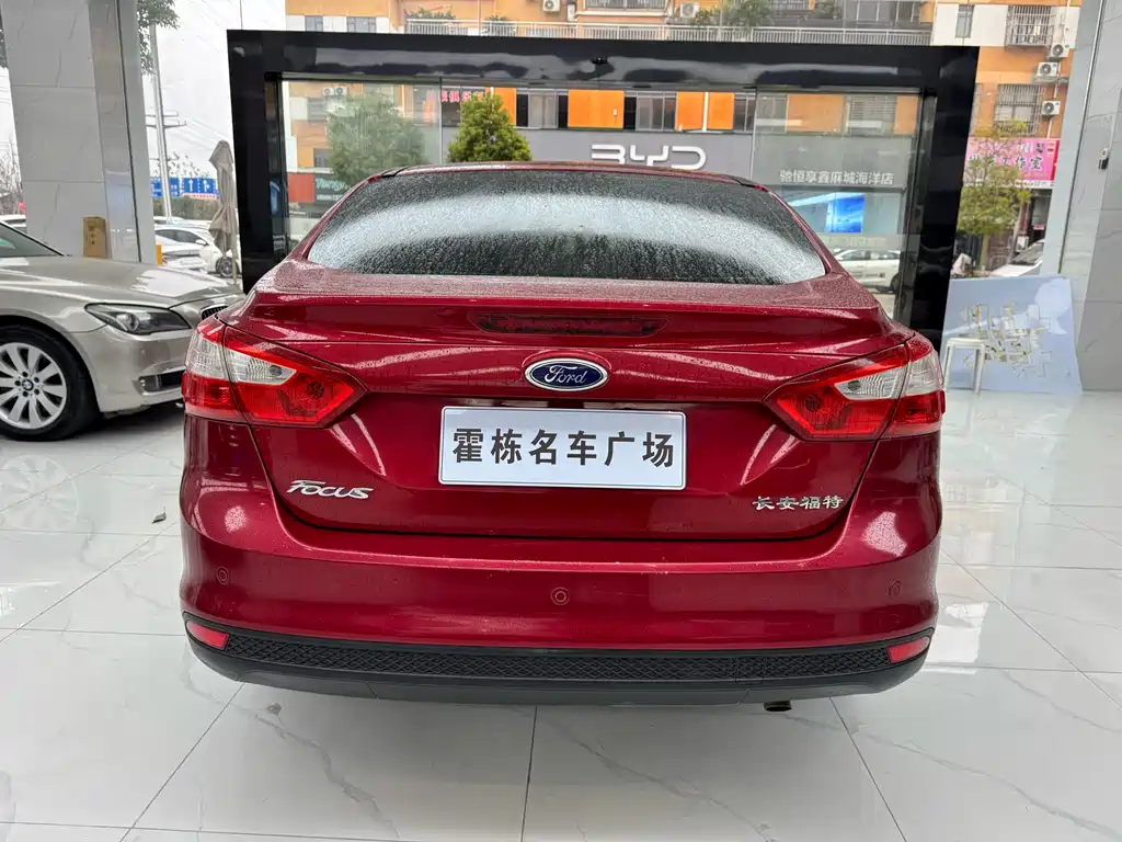 Focus Sedan 1.6 L Auto Distinguished