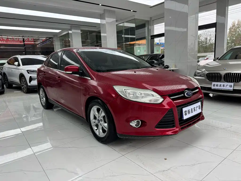 Focus Sedan 1.6 L Auto Distinguished