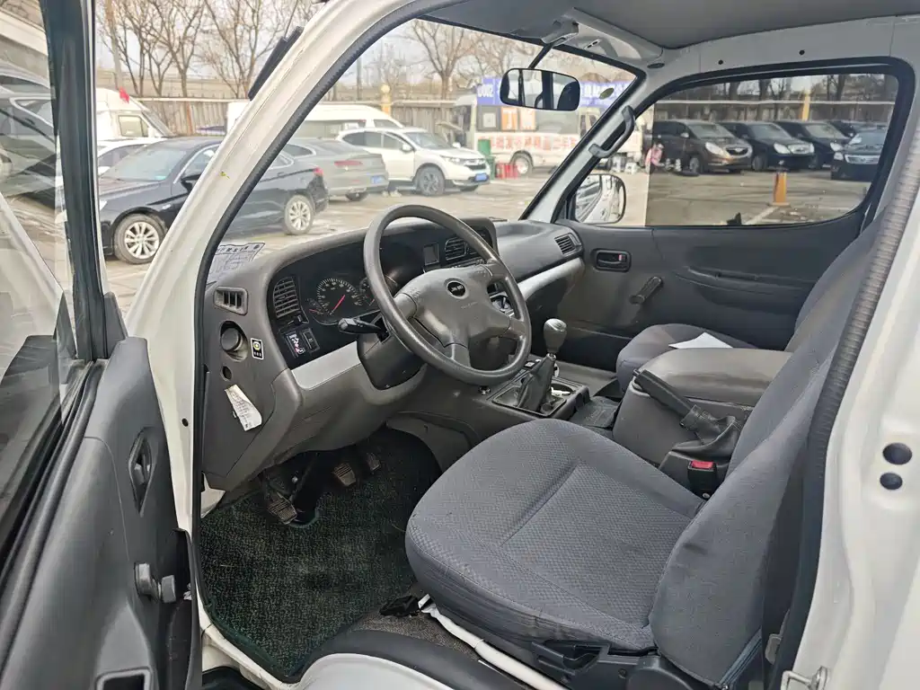 Jinbei Hiace 2.0 L Express Luxury Standard 10-seat4 G19