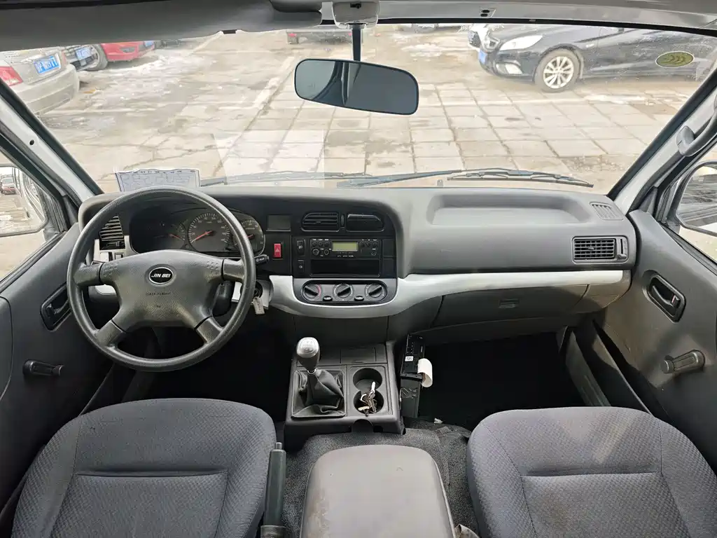 Jinbei Hiace 2.0 L Express Luxury Standard 10-seat4 G19