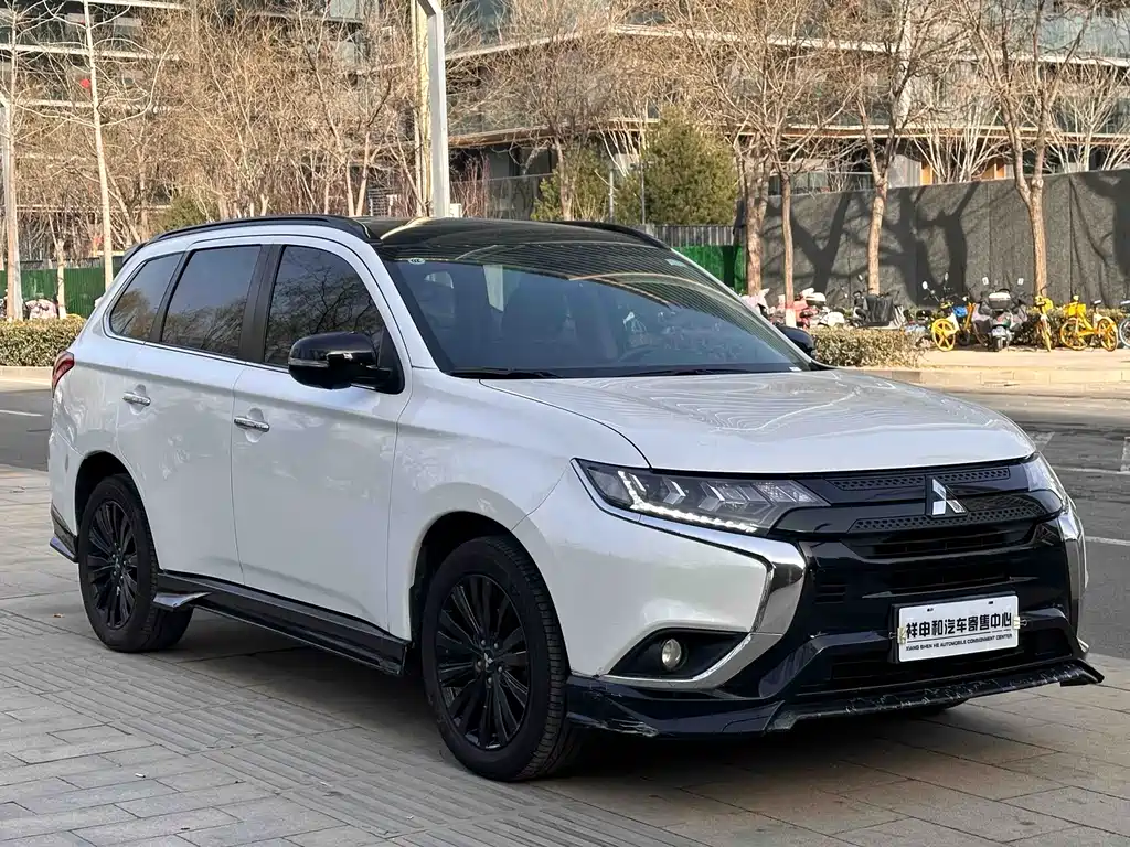 Outlander 2.4 L 4 WD 5-seat